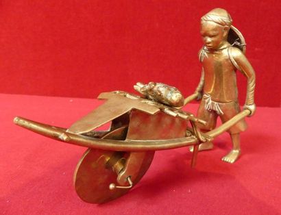 Sujet en bronze figurant paysan asiatique...