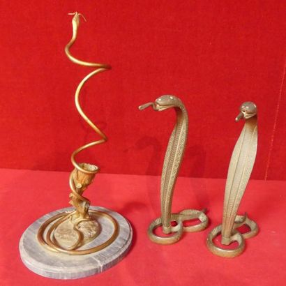 Paire de pieds de lampe en bronze figurant...