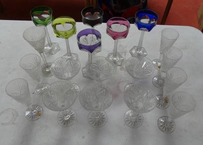 Six VERRES à vin du Rhin en cristal de couleurs...