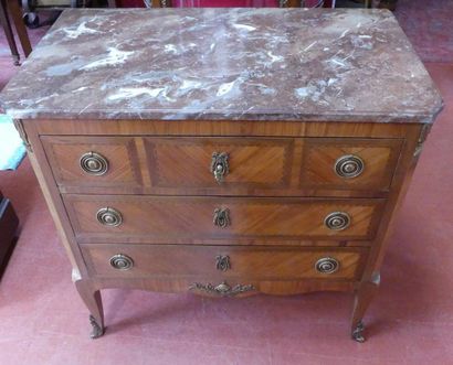 Petite COMMODE en placage de bois de rose....