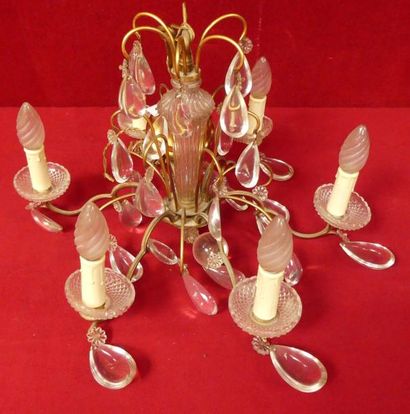 Petit LUSTRE en métal doré à pendeloques...