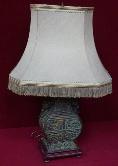 VASE en bronze monté en lampe dans le goût...