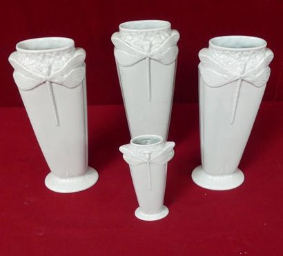 CHRISTOFLE. VASES en porcelaine aux libellules,...