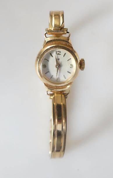 LIP. MONTRE BRACELET de dame, le boitier...