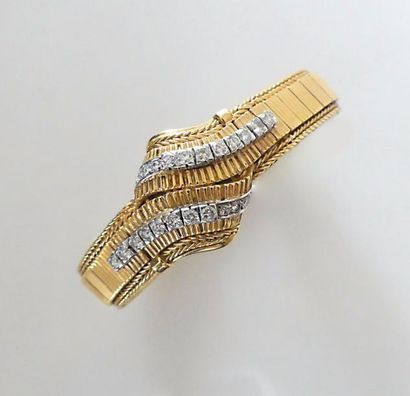 UTI. MONTRE BRACELET de dame, le boitier...