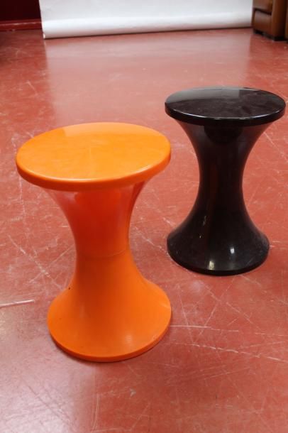 Deux TABOURETS diabolo dont un STAMP.