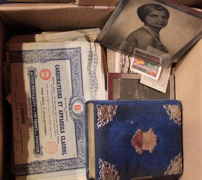 Lot avec albums photo et son contenu, actions...