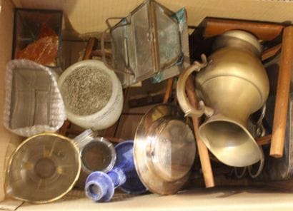Lot de bibelots divers dont pichet, vase,...
