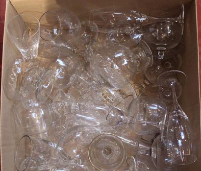 Ensemble de verres divers. 