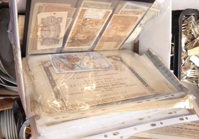 Ensemble de billets et actions. 