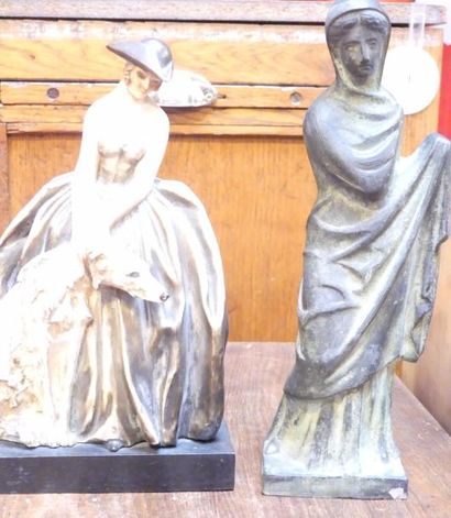 Femme au lévrier en céramique, et femme drapée...