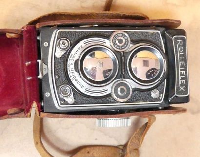 ROLLEIFLEX. Appareil photo dans son étui....