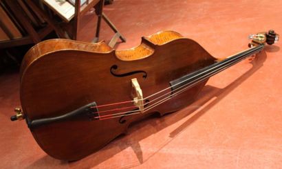 Violoncelle (fente au placage). 