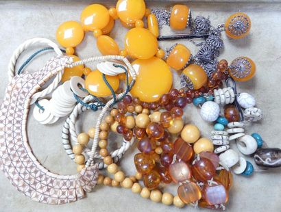 Fort lot de bijoux fantaisie. 
