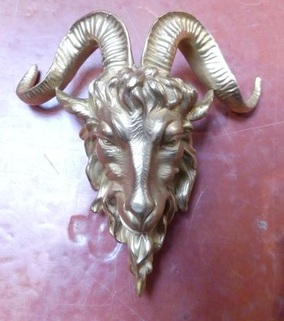 Tête de bouc en bronze doré