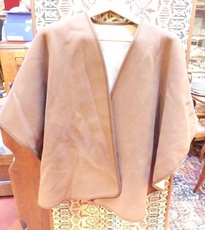 WEILL, Cape en lainage caramel