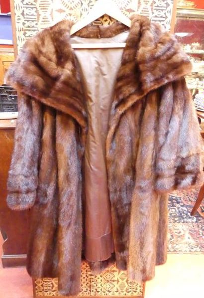 Manteau de vison à large col