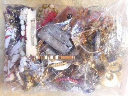 Lot de bijoux fantaisie divers
