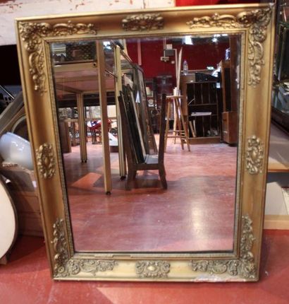 Miroir stuqué doré