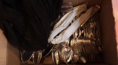 Ensemble de couverts en métal argenté