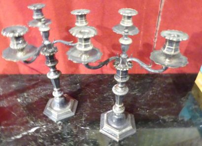 Paire de candélabres en métal argenté à trois...