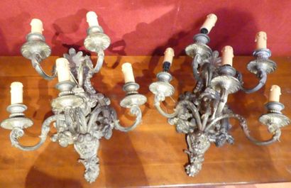 Paire d'appliques en bronze de style Louis...