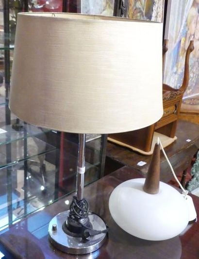 Suspension en verre givré et bois et lampe...