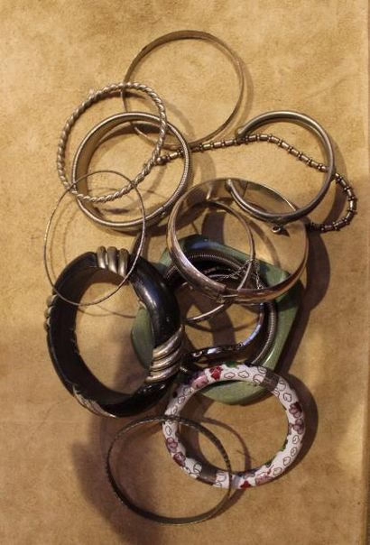 Lot de bracelets 