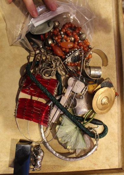 Lot bijoux fantaisie et divers