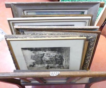 Un ensemble de gravures, huiles et pièces...