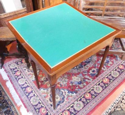 Table à jeu en acajou de style Louis XVI