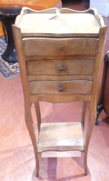 Petit chevet en bois naturel ouvrant par...