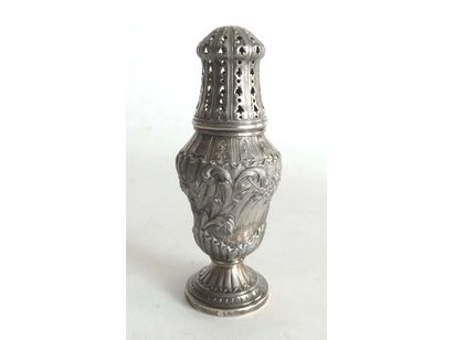 SAUPOUDROIR en argent de forme balustre,...