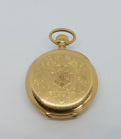 MONTRE de GOUSSET en or jaune guilloché d'un...