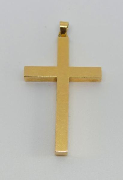 Belle CROIX en or jaune uni. Poids 6 g
