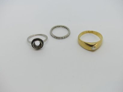 BAGUE en or jaune sertie d'un diamant T.A.,...