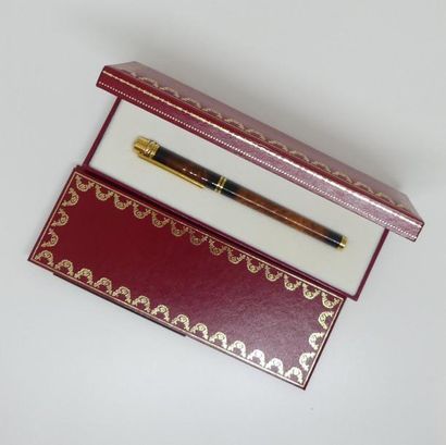 CARTIER série des Must. STYLO PLUME en métal...