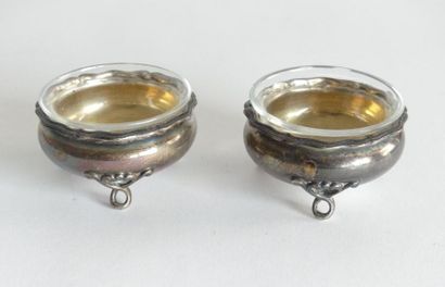 Paire de SALERONS en argent de forme ronde,...