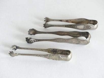 LOT de DEUX PINCES à SUCRE en argent à prise...