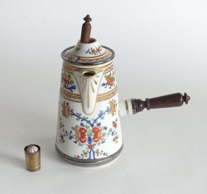 CHOCOLATIERE en porcelaine polychrome et...