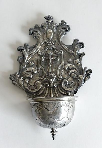 BENITIER en argent à riche décor de feuilles...
