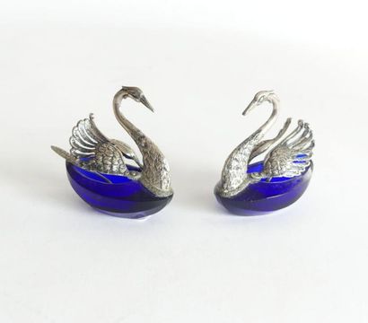 PAIRE DE SALERONS cygnes en argent 800 et...