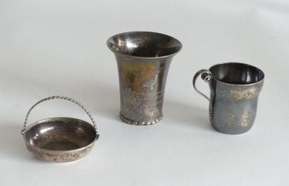 LOT en argent comprenant une TIMBALE évasée...