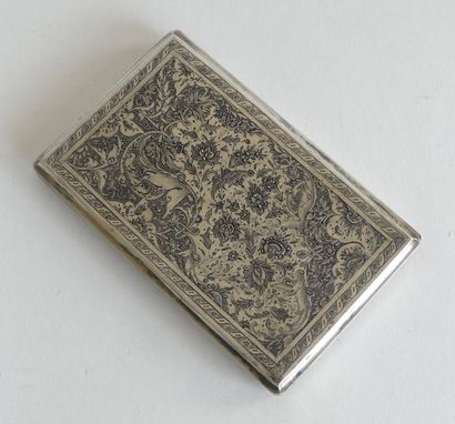 ETUI en argent à riche décor guilloché de...