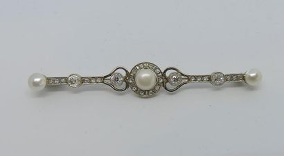BROCHE BARRETTE en or gris, sertie de trois...