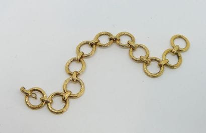 BRACELET en or jaune guilloché, maille ronde...