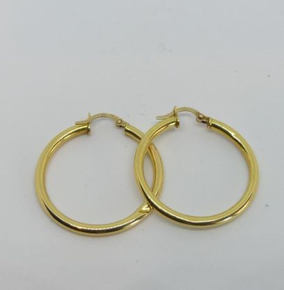 Paire de CREOLES en or jaune uni. Poids 2,7...