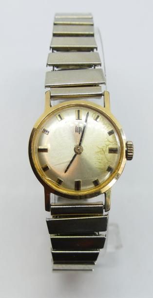 LIP. MONTRE BRACELET en or jaune, le boitier...