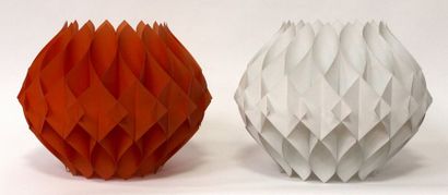 Paire de SUSPENSIONS en feuilles de plastiques...