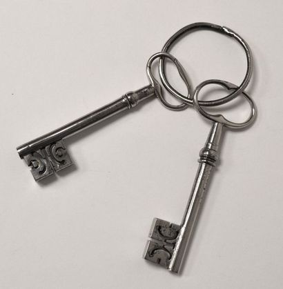 Deux CLEFS d'ARMOIRE de mariage. XVIIIe....